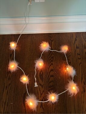 White Feather Pom-Pom String Lights - Cozy Warm White Holiday Decor